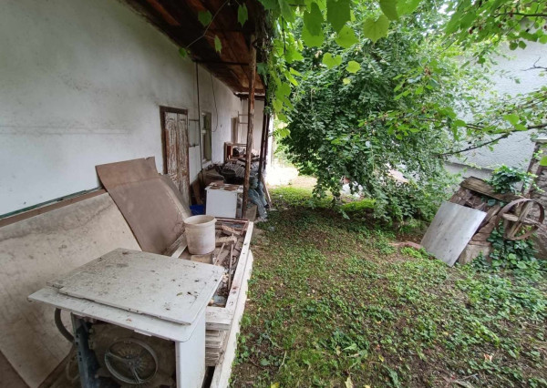 Prašice - starý vidiecky dom s veľkým pozemkom na predaj