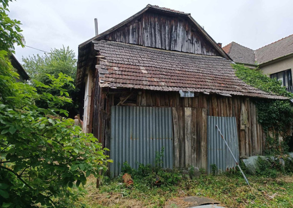 Prašice - starý vidiecky dom s veľkým pozemkom na predaj