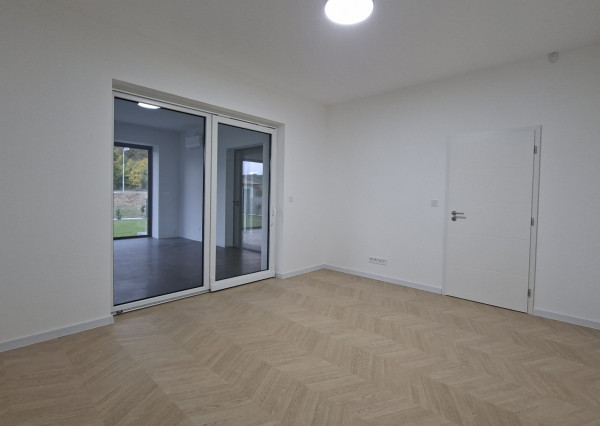 Exkluzívne iba u nás krásna novostavba v obci Uhrovec - dokončená