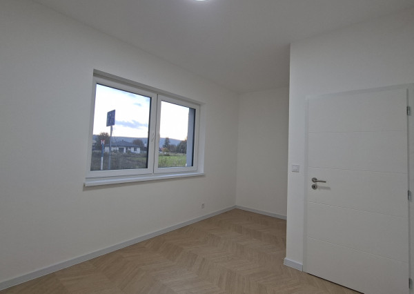 Exkluzívne iba u nás krásna novostavba v obci Uhrovec - dokončená