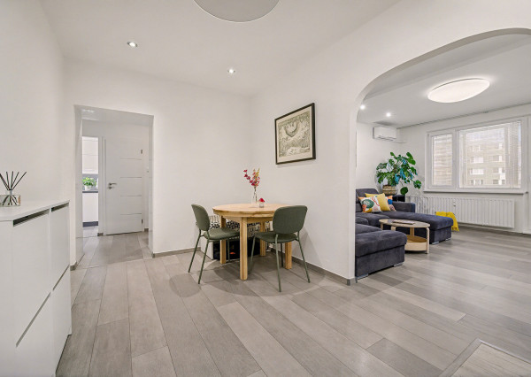 Na predaj kompletne zariadený 3-izbový byt v Petržalke