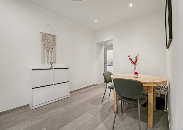 Na predaj kompletne zariadený 3-izbový byt v Petržalke