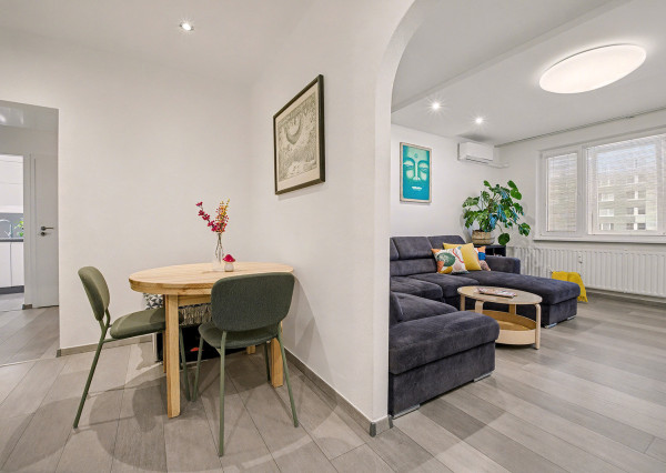 Na predaj kompletne zariadený 3-izbový byt v Petržalke