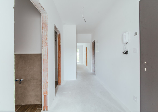 Na predaj skolaudovaný výnimočný 4-izbový byt s vlastnou záhradou vo Veľkom Orvišti