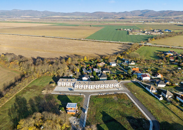 Na predaj skolaudovaný výnimočný 4-izbový byt v rodinnom dome vo Veľkom Orvišti