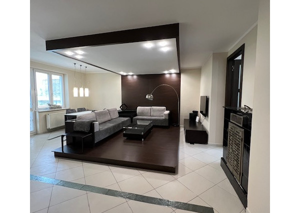 Na predaj veľkometrážny 3-izbový byt v centre mesta Trenčín