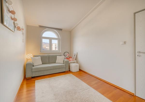 Na predaj 4-izbový byt s výhľadom na Malé Karpaty v Rači