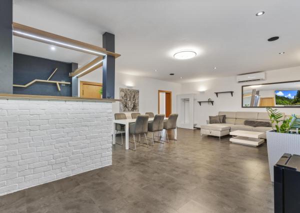 Na predaj štýlový penzión s priamym prístupom k vode v obci Blahová