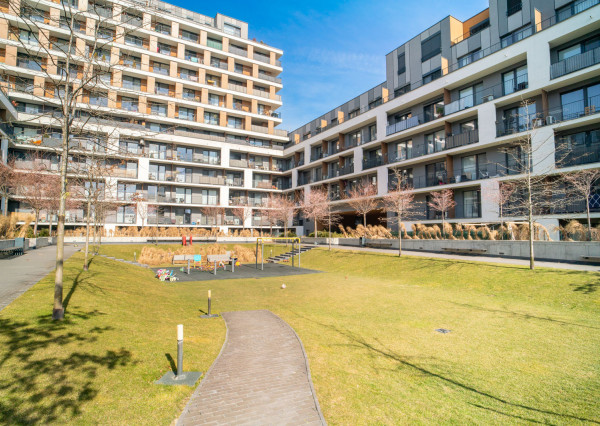 Na prenájom garážové parkovacie miesto na Slnečniciach v Petržalke