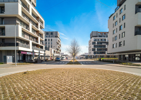 Na prenájom garážové parkovacie miesto na Slnečniciach v Petržalke