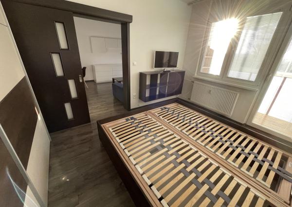 Na prenájom 2 izb. byt Bánovce n/B s loggiou