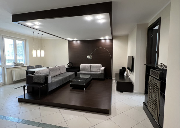 Na prenájom mestský, slnečný 3izb byt v centre Trenčína.