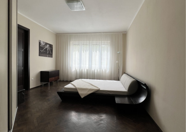 Na prenájom mestský, slnečný 3izb byt v centre Trenčína.