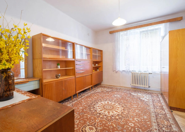 Na predaj dobre dispozične riešený 4-izbový byt s loggiou v meste Humenné