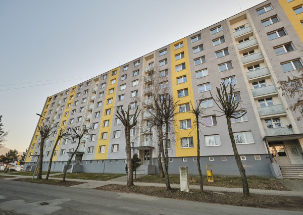 Na predaj 4-izbový byt s loggiou v centre mesta Snina