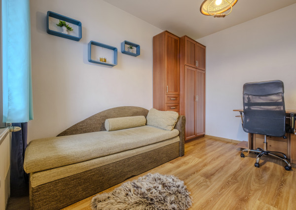 Na predaj slnečný 4-izbový byt na Námestí Kráľovnej pokoja v Prešove