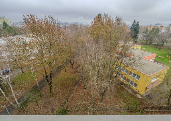 Na predaj slnečný 4-izbový byt na Námestí Kráľovnej pokoja v Prešove