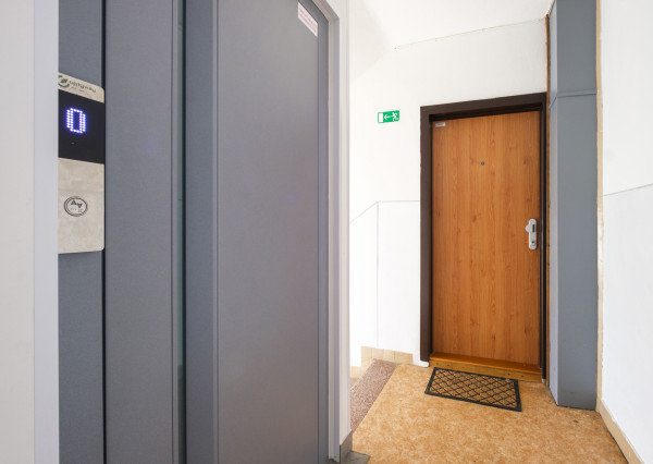 Na predaj slnečný 4-izbový byt na Námestí Kráľovnej pokoja v Prešove