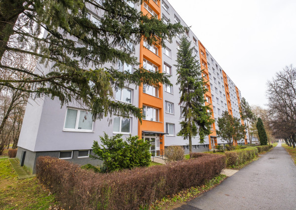 Na predaj slnečný 4-izbový byt na Námestí Kráľovnej pokoja v Prešove