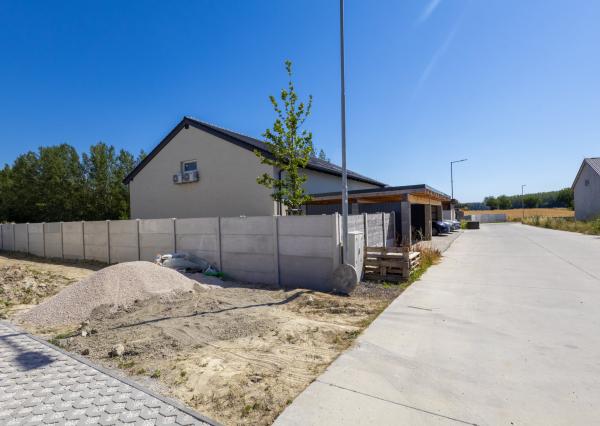 Predaj 4-izbová bytová jednotka v dvojdome v Lehniciach