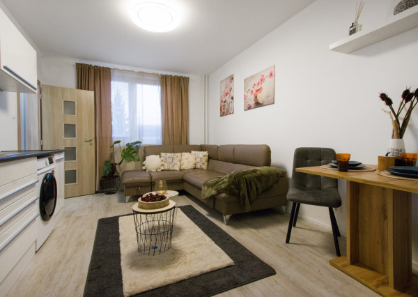 Na predaj investičný 1-izbový  byt Bratislave-Dúbravka