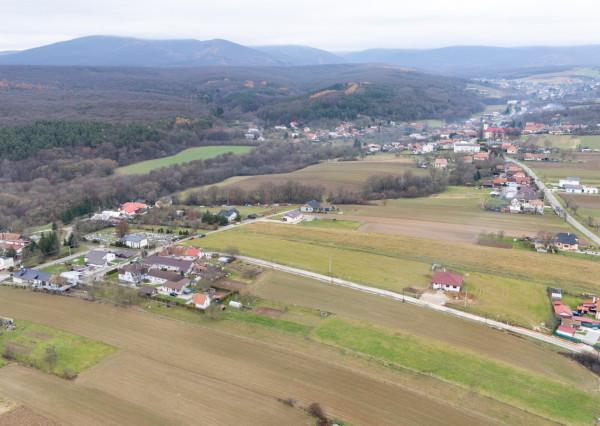 Na predaj pozemok v lokalite Pochabany