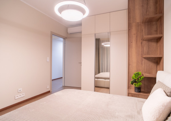 Na prenájom 2-izbový byt so šatníkom v Eurovea Tower – Bratislava