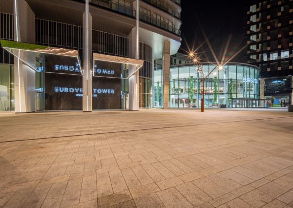 Na prenájom 2-izbový byt so šatníkom v Eurovea Tower – Bratislava