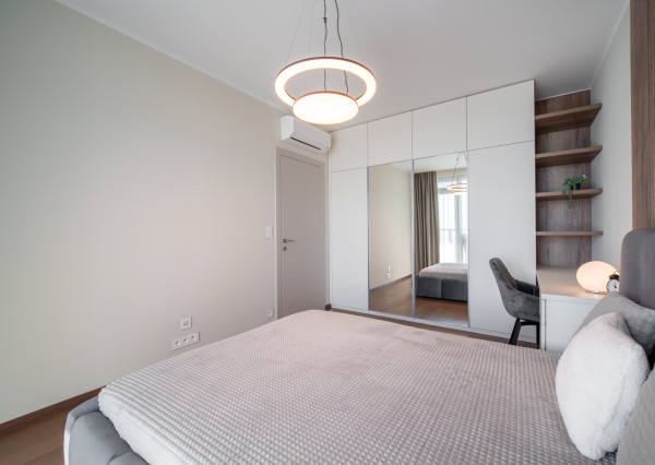 Na prenájom 2-izbový byt so šatníkom v Eurovea Tower – Bratislava