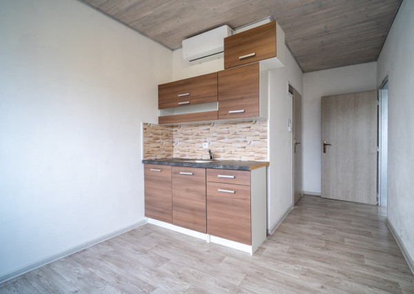 Na predaj polyfunkčná budova v obci Bardoňovo