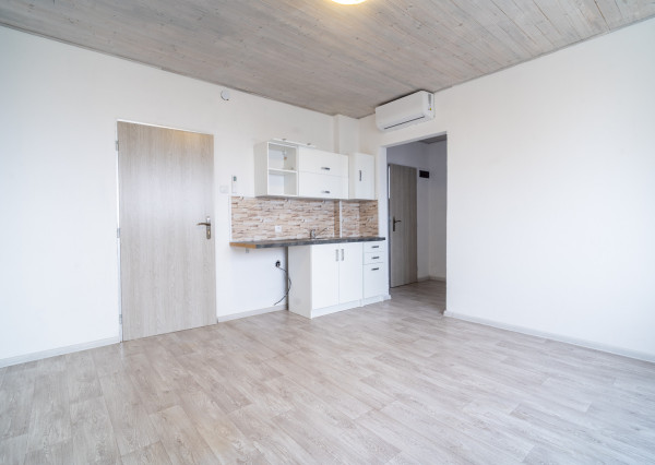 Na predaj polyfunkčná budova v obci Bardoňovo