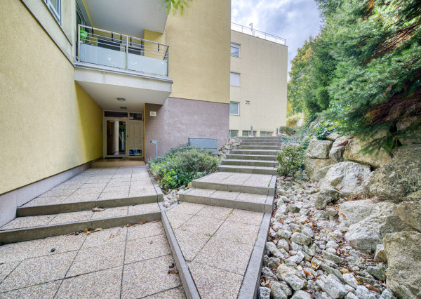 Na predaj 2-izbový byt s veľkolepou terasou na Kolibe