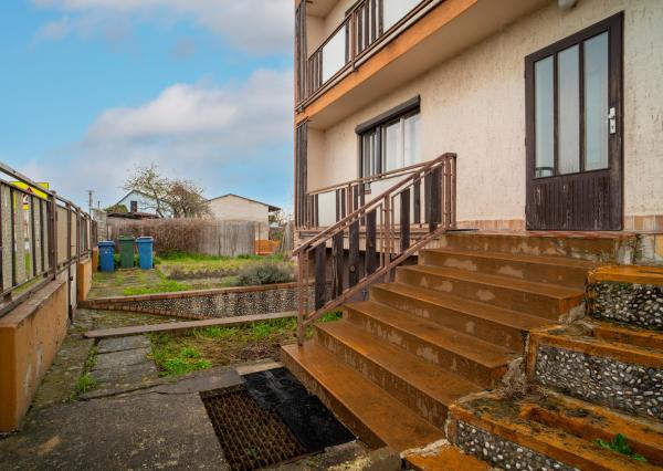 Na predaj 5-izbový rodinný dom Veľké Leváre