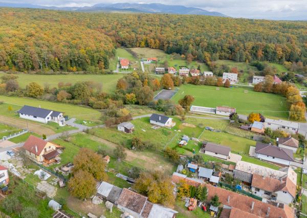 Exkluzívne iba u nás na predaj stavebný pozemok 1251m2 , Brezolupy