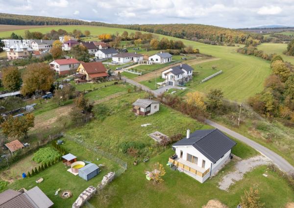 Exkluzívne iba u nás na predaj stavebný pozemok 1251m2 , Brezolupy