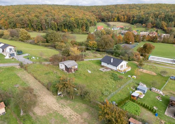 Exkluzívne iba u nás na predaj stavebný pozemok 1251m2 , Brezolupy