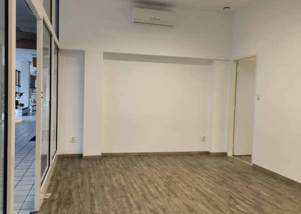 Na prenájom obchodný priestor v centre Malaciek