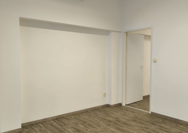 Na prenájom obchodný priestor v centre Malaciek