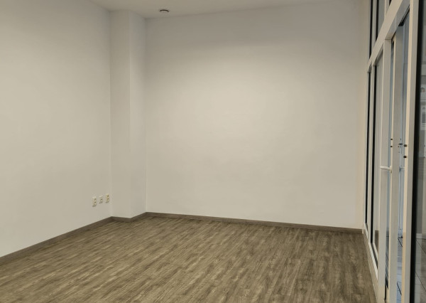 Na prenájom obchodný priestor v centre Malaciek