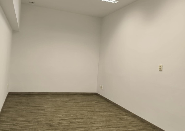 Na prenájom obchodný priestor v centre Malaciek