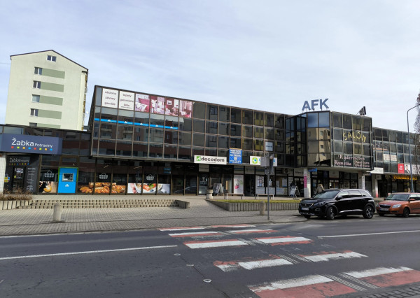 Na prenájom moderný obchodný priestor v centre Malaciek