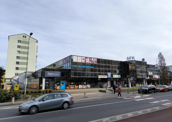 Na prenájom moderný obchodný priestor v centre Malaciek