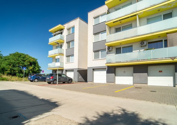 Na predaj 3-izbový byt s parkovaním v Senci