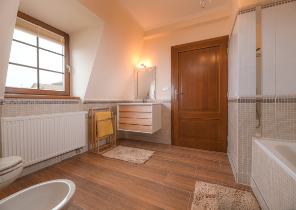 Na predaj nadštandardný rodinný dom s bazénom, Soblahov