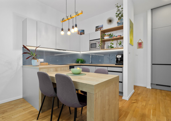 Na predaj 2-izbový slnečný byt v Starom meste s garážovým parkovaním