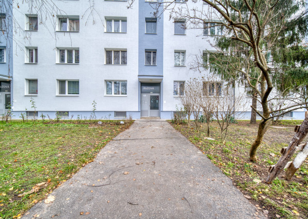 Na predaj 3-izbový byt s loggiou v centre Stupavy