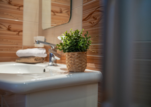 Nová znížená cena! Na predaj 5-izbový rodinný dom s veľkou záhradou v Novej Vsi nad Váhom