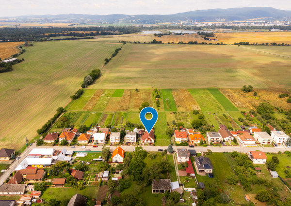 Nová znížená cena! Na predaj 5-izbový rodinný dom s veľkou záhradou v Novej Vsi nad Váhom