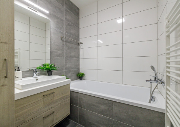 Na predaj 2-izbový slnečný byt v Starom meste s garážovým parkovaním