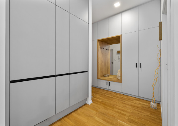 Na predaj 2-izbový slnečný byt v Starom meste s garážovým parkovaním